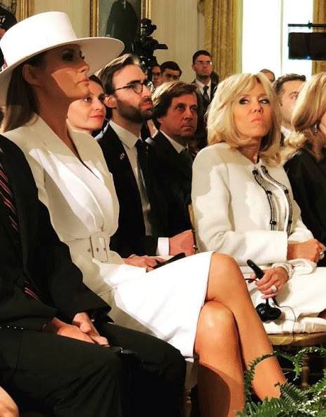 Ponasenkov's tweet image. Что такое зависть, которая полностью объясняет поведение приматов: