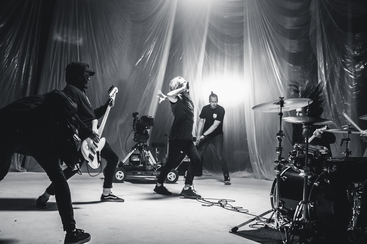 Today we #throwback to another awesome music video that @JmEmerick and @whosrosstheisen directed and shot in Ohio HD's Studio A for @LMTF!
•
#ohiohd #ohiohdrentals #ohiohdstudios #ohiohdcrews #throwbackthursday #musicvideo #visualize #concepttocompletion #JECP