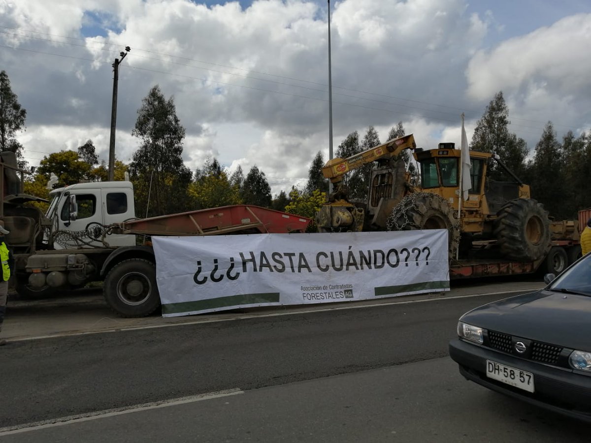 MultigremialN's tweet photo. Transportistas manifestándose pacíficamente en Duqueco, Los Ángeles. Unidos por una causa No+Violencia en nuestro país.

#NoMasViolencia https://t.co/TQljIOfcnZ