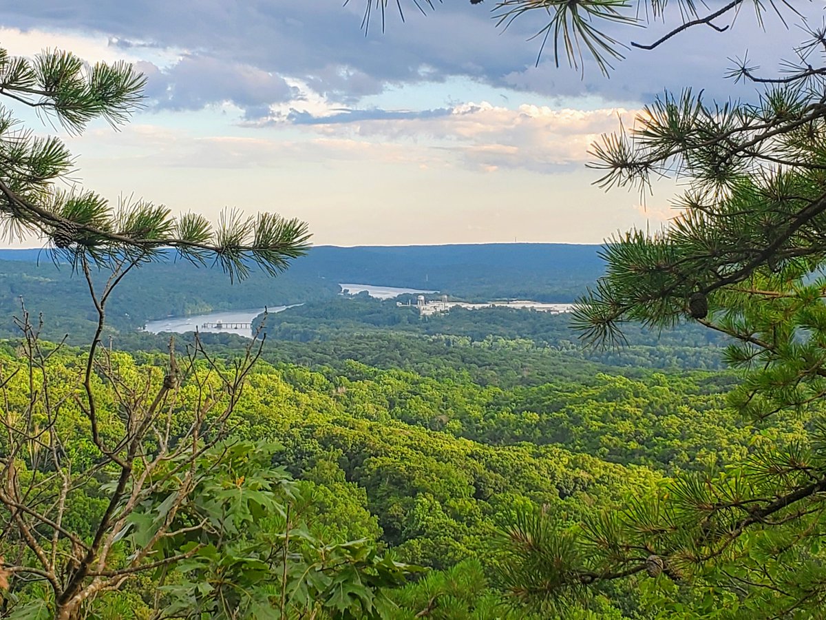 RockfallCT's tweet photo. Do you like hikes with amazing views? We do! Featured in our Off the Beaten Path blog, we'll show you how to find this stunning view over the #CTRiver and a picturesque pond. https://t.co/1BIWUCCNs7
#offthebeatenpath #CTTrailsLessTraveled #hike @CTwoodlands #shenipsittrail https://t.co/O9BBuI2VR7
