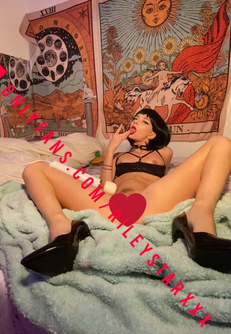 15 minute Video dropping tomorrow😻  💕 https://t.co/Po7mUJOSO4 https://t.co/XgnbGMR8Mw<a href="/tag/newprofilepic"class="tags"><span>#newprofilepic</span></a>