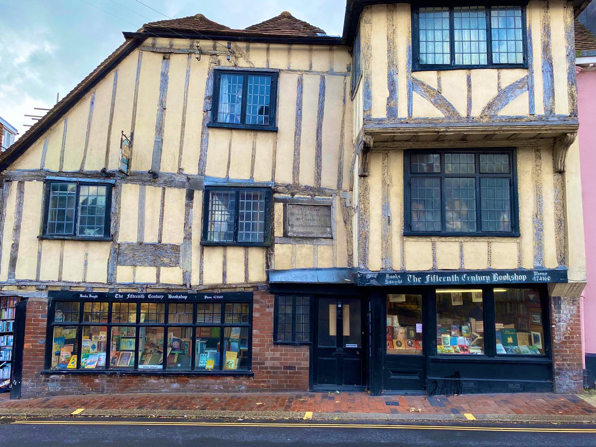 This is the most astonishing second-hand bookshop ever seen in my life, mixing English architecture and some Cubism.It’s “The Fifteenth Century Bookshop” in Lewes, East Sussex. #staycation  #uktour  #britishtour  #ukstaycation  #summer  #britishsummer  #uksummer  #eastsussex 