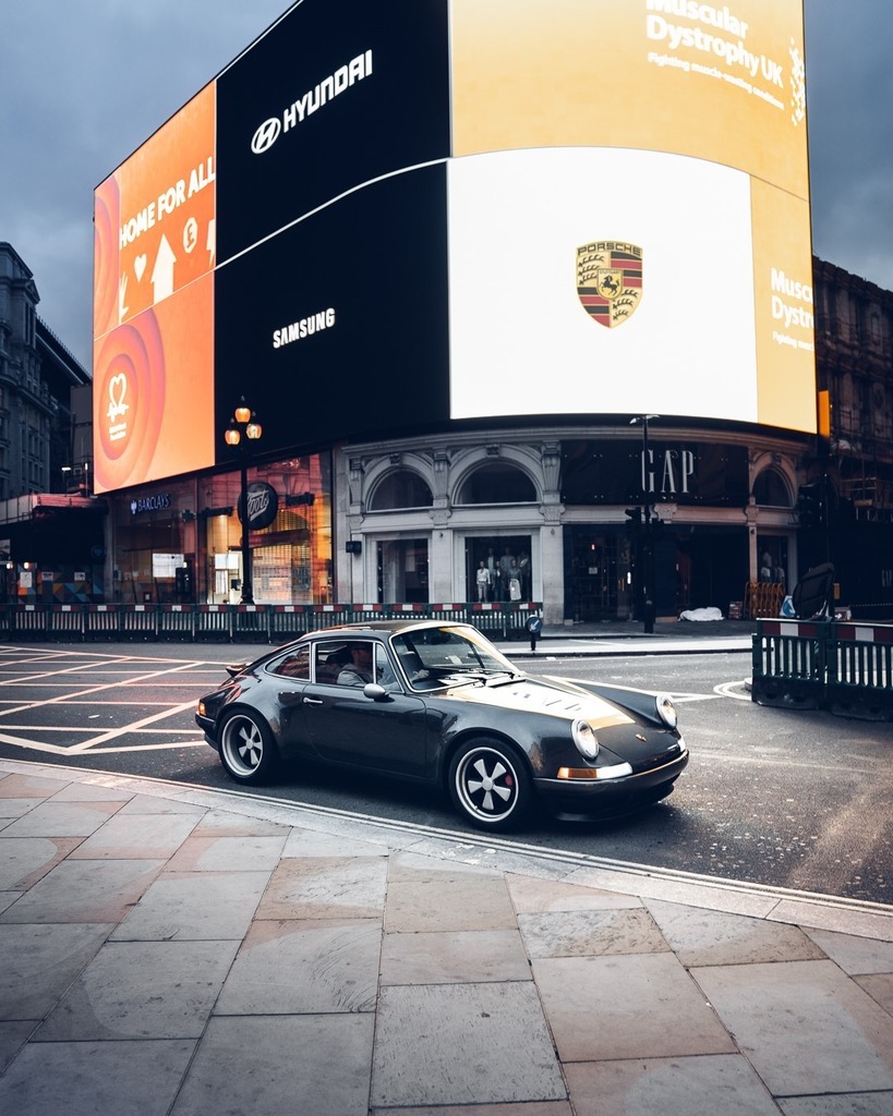 Some billboards...lots of running about is usually involved to get this sort of shot. More stressful than the photo looks by far.

#theonporsche #theondesign #porsche #classic911 #porsche964 #london #picadillycircus