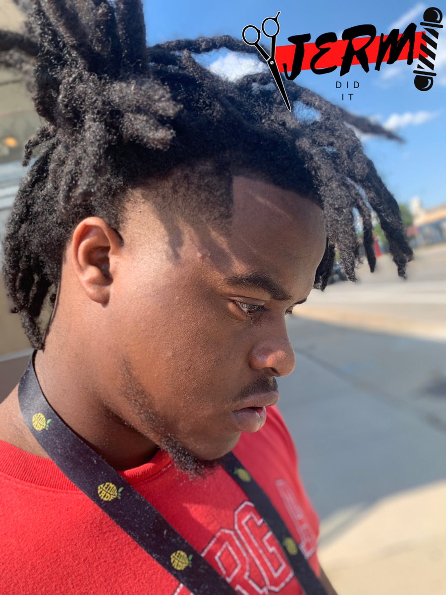 Jerm_did_it's tweet photo. dread head ez tapper βΌοΈβΌοΈβΌοΈπ¦π¦π¦π―π―π―#2020 #dreadhead #barber #jerm_did_ #dabarber #detroitbarber #haircut #tapper #dreadlocks #thebarberpost #detroit #fadehaircut #barbershop #tapperedcut https://t.co/25lsRgbbWq