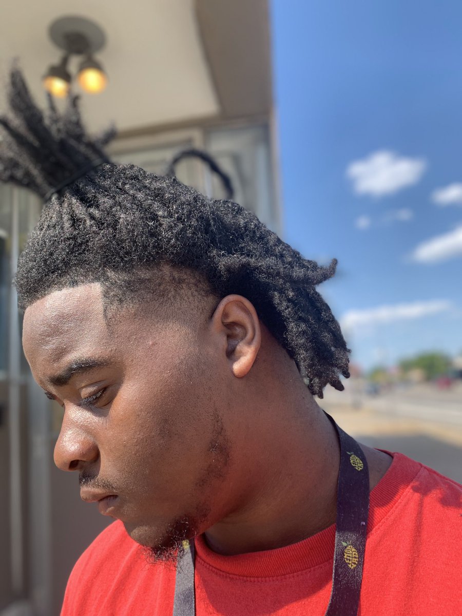 Jerm_did_it's tweet photo. dread head ez tapper βΌοΈβΌοΈβΌοΈπ¦π¦π¦π―π―π―#2020 #dreadhead #barber #jerm_did_ #dabarber #detroitbarber #haircut #tapper #dreadlocks #thebarberpost #detroit #fadehaircut #barbershop #tapperedcut https://t.co/25lsRgbbWq