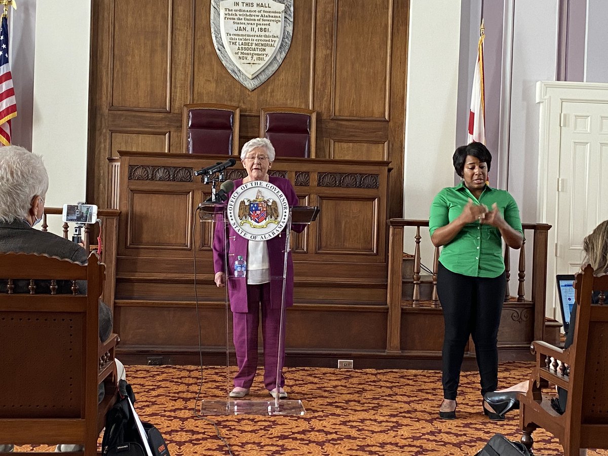 We are seeing a drop in our hospitalizations & daily positive  #COVID19 numbers. I have no doubt this is a result of our mask mandate. I look forward to the days where we don’t need to wear a mask, but we can’t lose the ground we've gained.  #TogetherAL  #MaskUpAL  #alpolitics 2/5