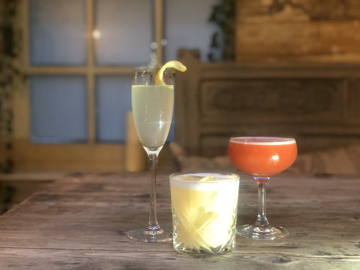 BullandGateNW5's tweet photo. Warm up with our famous chicken and leek #pie then get cosy with a cocktail here at the #bullandgate #rainyday#kentishtown #northlondon https://t.co/7tkHLtyg0w