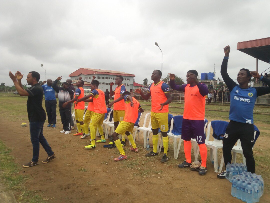 OAUGiants's tweet photo. A little throwback to #HiFL2019
@OAUGiants vs LASU Blazers
Fr1- Slay #CoachChike
Fr2- Celebrating Bobo’s goal before halftime
Fr3- Halftime team talk with #CoachDennis
Fr4- FT jubilation.
FT Score (2-1) but we won on Away goals rule (2-2)
How many RTs for this?
#OAUGiants https://t.co/JofQh5QZeR