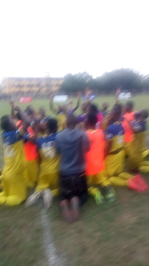 OAUGiants's tweet photo. A little throwback to #HiFL2019
@OAUGiants vs LASU Blazers
Fr1- Slay #CoachChike
Fr2- Celebrating Bobo’s goal before halftime
Fr3- Halftime team talk with #CoachDennis
Fr4- FT jubilation.
FT Score (2-1) but we won on Away goals rule (2-2)
How many RTs for this?
#OAUGiants https://t.co/JofQh5QZeR