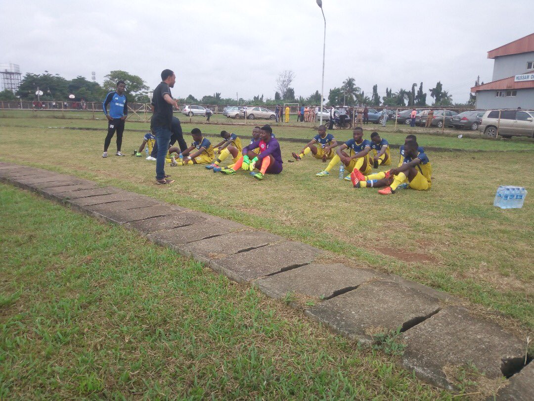 OAUGiants's tweet photo. A little throwback to #HiFL2019
@OAUGiants vs LASU Blazers
Fr1- Slay #CoachChike
Fr2- Celebrating Bobo’s goal before halftime
Fr3- Halftime team talk with #CoachDennis
Fr4- FT jubilation.
FT Score (2-1) but we won on Away goals rule (2-2)
How many RTs for this?
#OAUGiants https://t.co/JofQh5QZeR