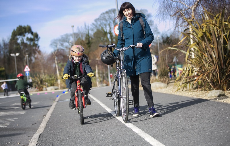 Parents urged to ditch the car for the school run as pupils start the new term.

cyclingireland.ie/cycling-news-i…

#JoinTheCycle #BackToSchool2020
