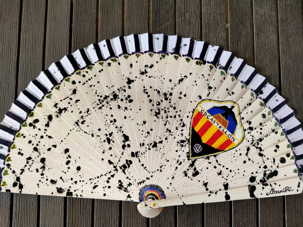 abanipi's tweet photo. @CD_Castellon , @cdcs_volveremos , @CDCastellon_inf Dos bien chulos para dos hermanas bien "Castellorelludas". Estos, "de chica", más femeninos. https://t.co/HURi3MENPy