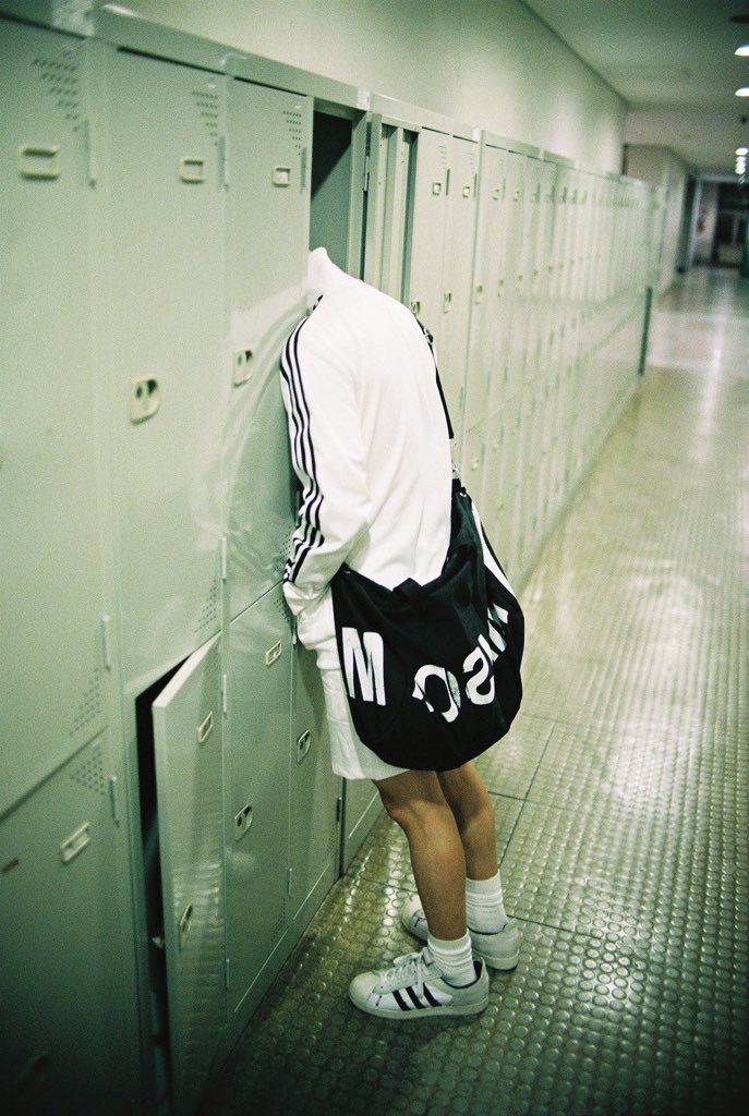 : Kodak Portra 400 We know that probably they used Portra 400 but I’d like to think the alternative from this film such as Lomography 800 and Kodak Gold 200.(That locker room shot is my fave) #TBZ카메라  #더보이즈  #큐  #THEBOYZ