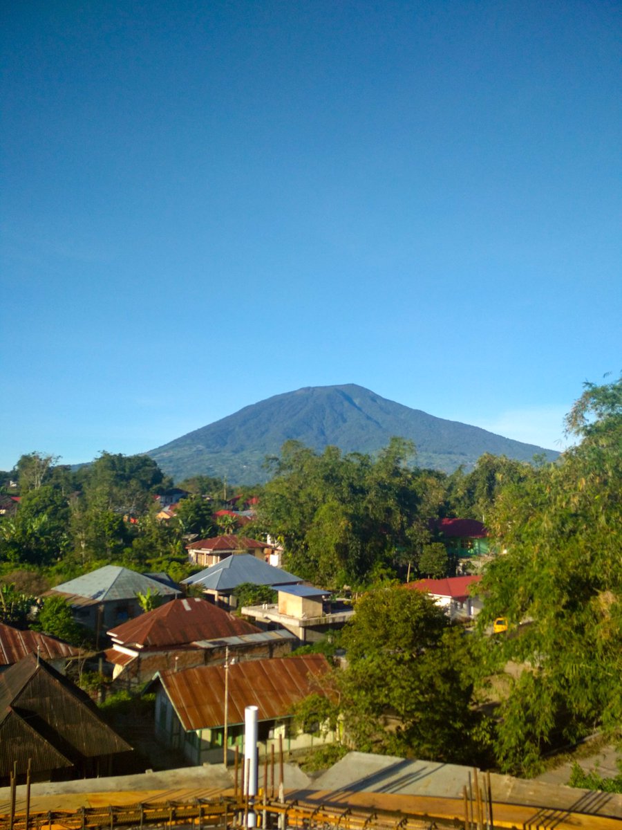kenapagituu's tweet photo. Kumpulan foto langit dan kawan2 https://t.co/Kqz5VM3LeO