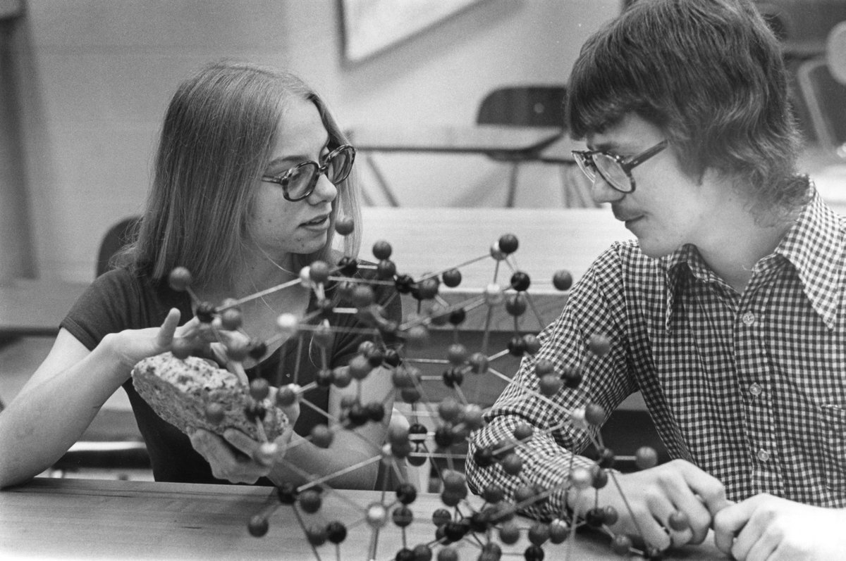 cac_bgsu's tweet image. It's hard to believe it, but the semester is underway. Here's hoping it's filled with many discoveries, in the lab and beyond! #BGSU #ForwardFalcons #TBT