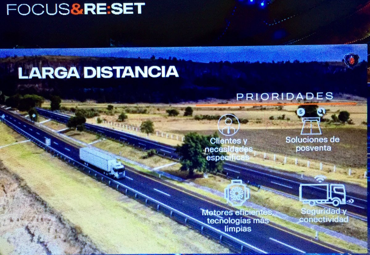 Lilian_Anaya's tweet photo. #Participaciondemercado Alejandro Mondragón CEO de @ScaniaMX afirmó que para este 2020 habrá más comercialización de vehículos de carga que autobuses, aunque aún hay un 95% de buses circulando por el país. #FocusAndReset @MaudeAlbaMX #trucks https://t.co/4afll0hUoF
