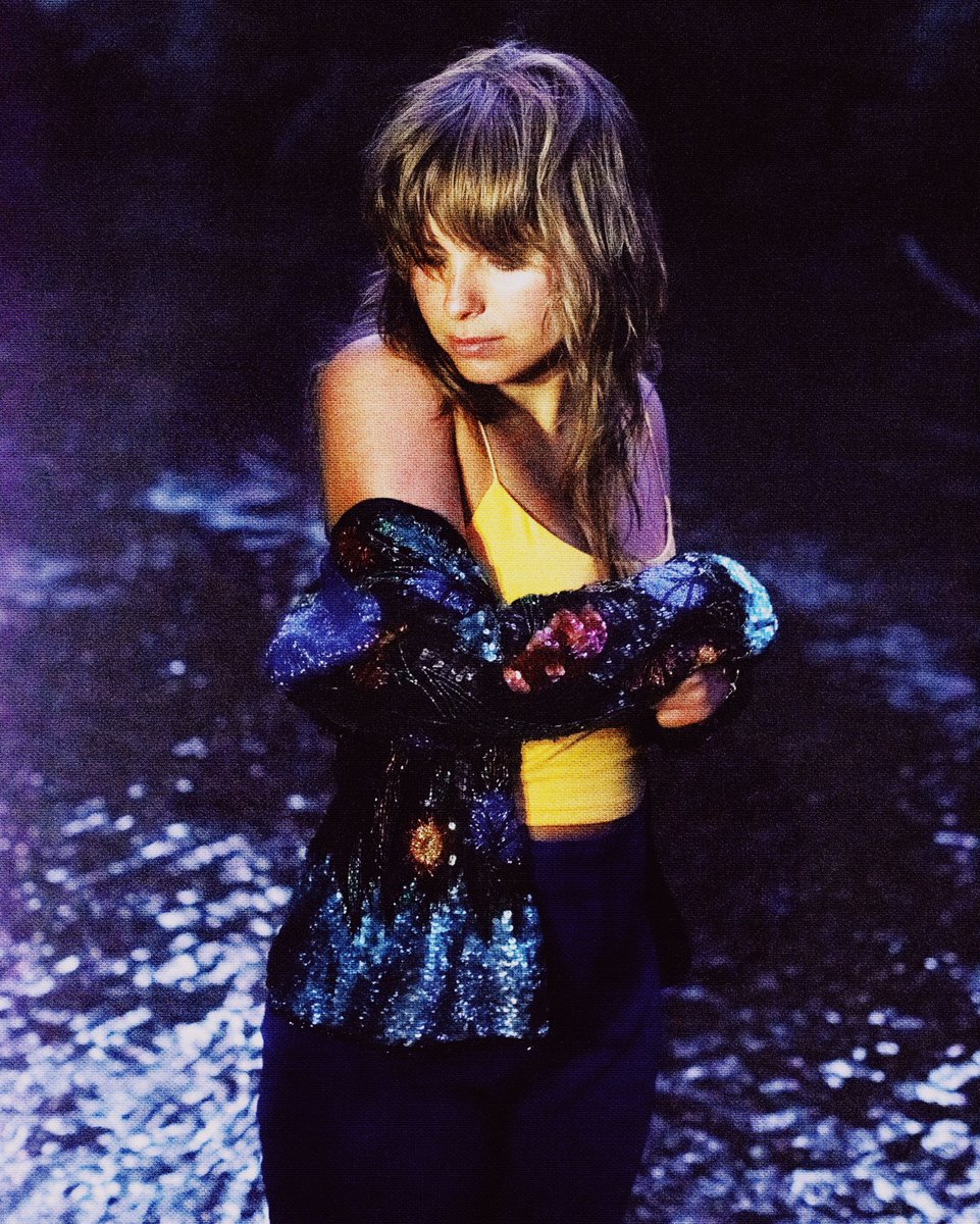 heytaylornoelle's tweet photo. "west end" is out sept 1. presave here: https://t.co/VcyFb9giee https://t.co/f9I4CpaVkk