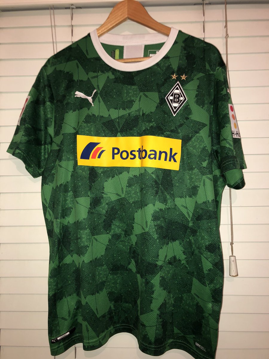 Borussia Monchengladbach 2019/20 Third shirt with Alessané Plea nameset. Shirt is in excellent condition other than a bit of cracking to the “Monchengladbach” on the back of the shirt. XL. €34/£30