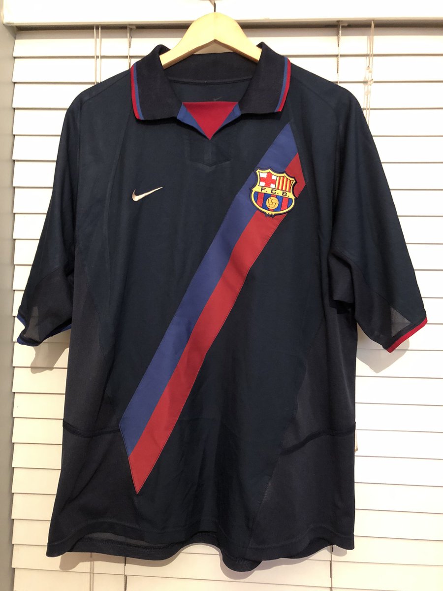 Barcelona 2002-2004 Away in Excellent condition. Large but Baggy so could fit an XL. Would look great with a nameset, I know there are Riquelme ones available on Ebay. €40/£35