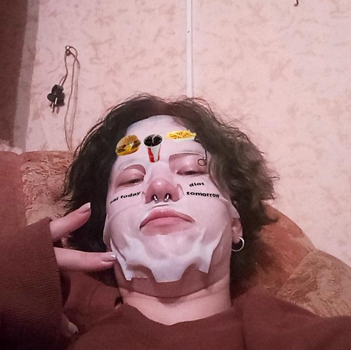 stpinkbby's tweet photo. это лето в четырёх пикчах 🥳 https://t.co/rYjbI1HpXO
