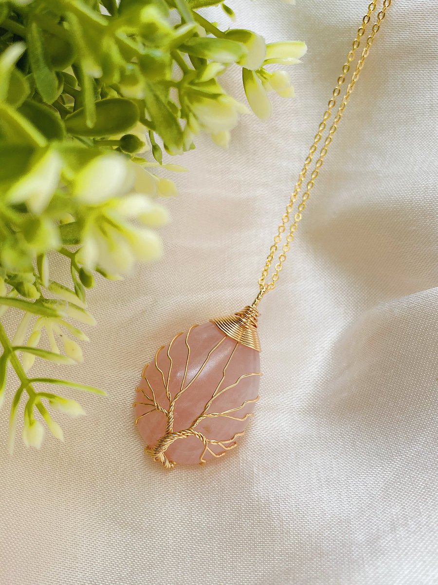 It cost $0 to retweet and help out a new small business 🙏🏻💙 nikkicrystals.etsy.com