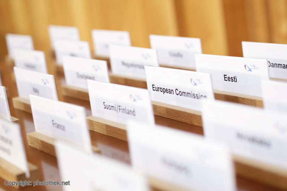 AuswaertigesAmt's tweet photo. Intensive Diskussionen über die Lage in Belarus &amp; was Europa tun kann, um die Bevölkerung vor Ort zu unterstützen: Eindrücke vom ersten Tag des informellen EU-Außenministertreffens #Gymnich im Auswärtigen Amt. #EU2020DE #EuropeUnited @HeikoMaas https://t.co/jDQhm1u5An