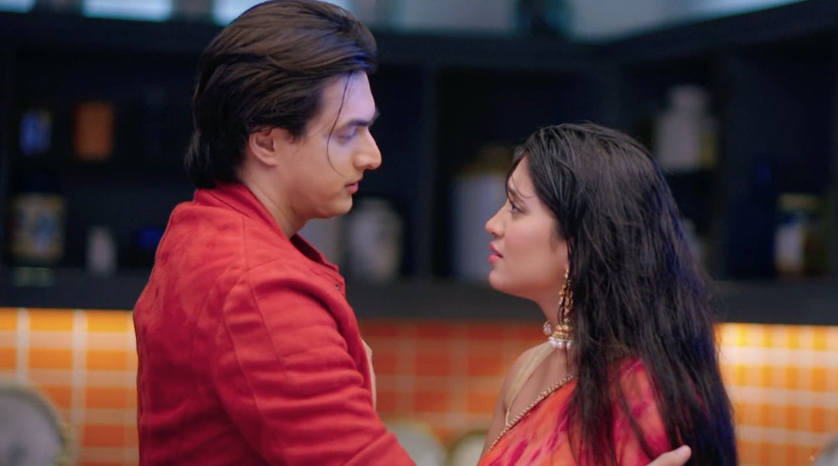fangirldiv's tweet photo. Kabhi kabhi mere dil mein khayal aatha hai... hum kitne lucky fans hai.. *hearts* #KairaHitsMagical1111 https://t.co/9b62ntyF63