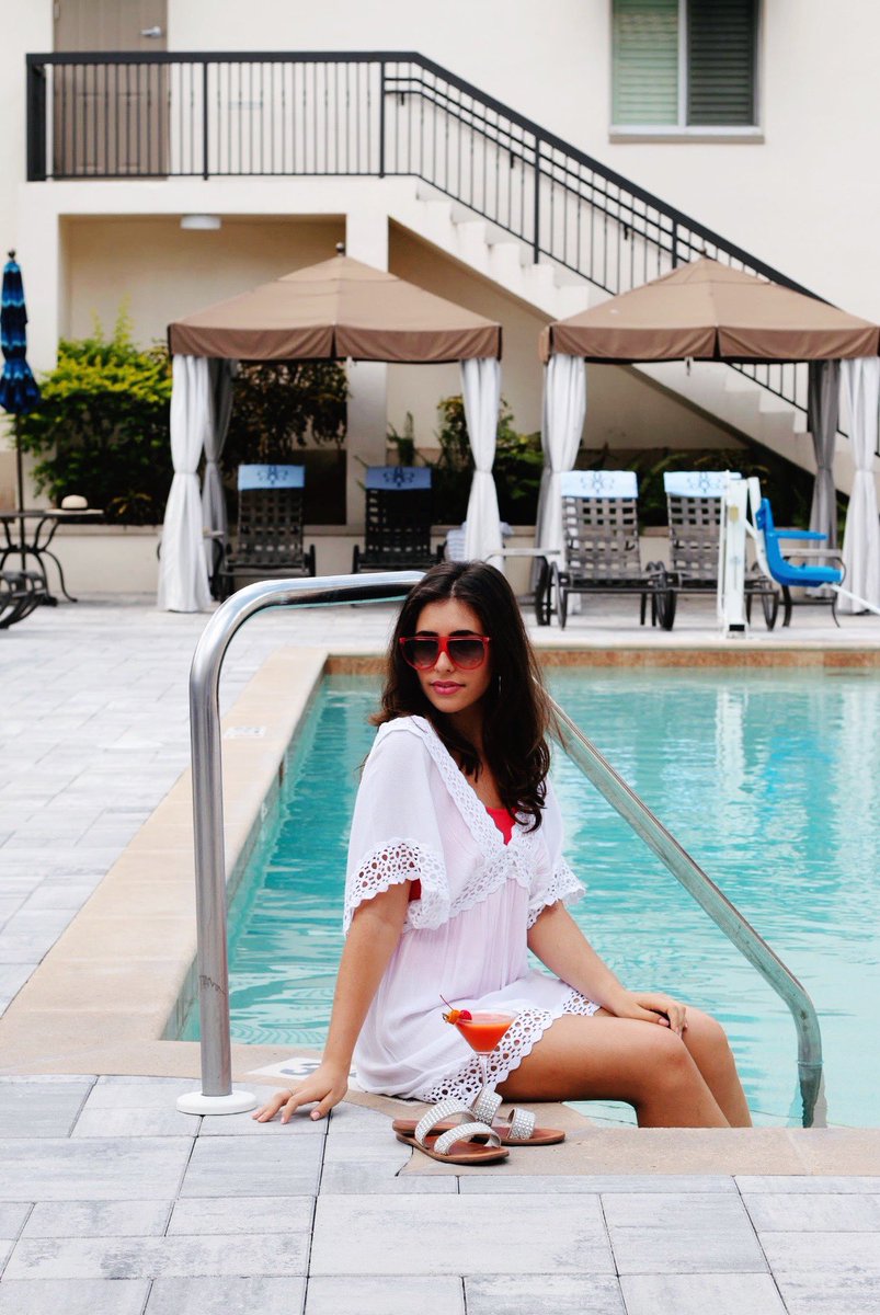 BellaseraHotel's tweet photo. Mid-week has never looked so good! Stay 2 or more mid-week nights (Sunday-Thursday) from September 7th through October 1st and receive a $100 gift card to our popular on-site restaurant, @the_claw_bar, to enjoy during your stay! Call or visit our website to book! https://t.co/X6HcwuZQxV