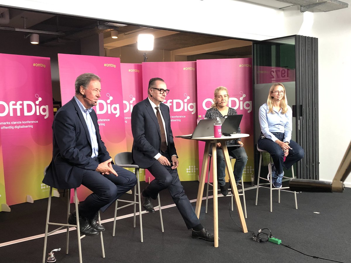 hvilshj's tweet photo. Live fra studiet i @DITdanskIT i OffDig Week diskuteres dataetiske dilemmaer med aktiv deltagelse fra seerne. I studiet @kescherich Lars Andersen @DMCamilla @hejlisbeth #OffDig #digidk #dataetik https://t.co/W0dZUsLJmP