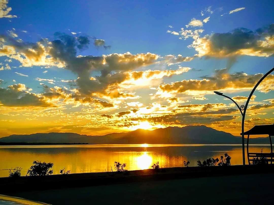 Vatansever426's tweet photo. Burası Beyşehir olsa beğenirdiniz dimi 🌅
#Beyşehir #sunsett https://t.co/Nt6i65EJvS