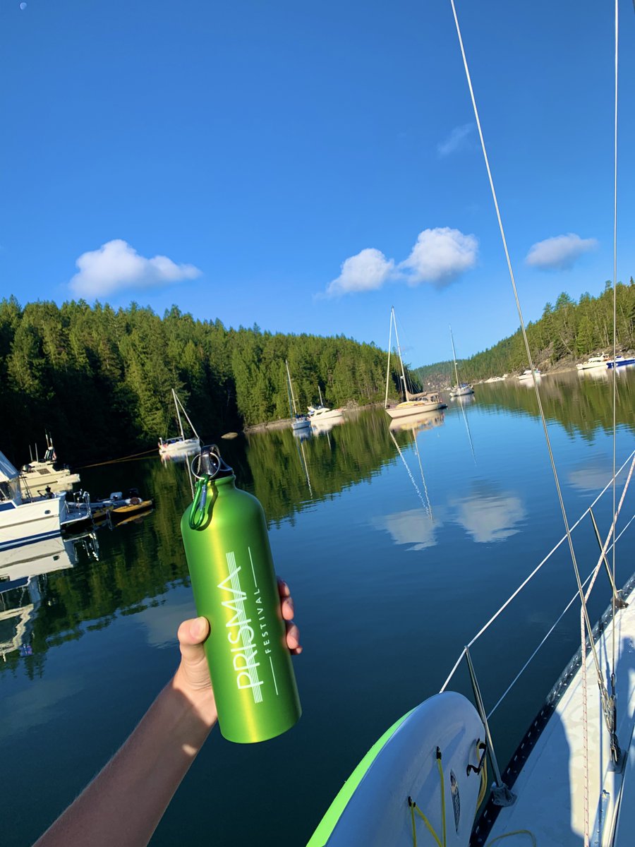 prismafestival's tweet image. Have you spotted any #PRISMAFestival gear out in the wild lately? 

Here's one of our 2019-edition water bottles in gorgeous #PrideauxHaven, part of the #DesolationSound Provincial Marine Park. Show us your staycation views, wherever you are in the world!