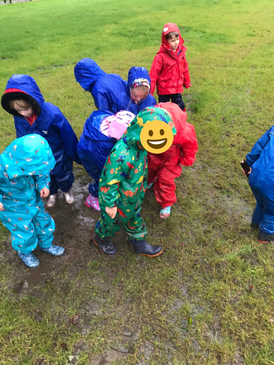 BonnyparkELC's tweet image. The green group went puddle hunting! The green group found big muddy puddles to jump it! “It’s muddy puddles!” #outdoorplay #puddlesplashing