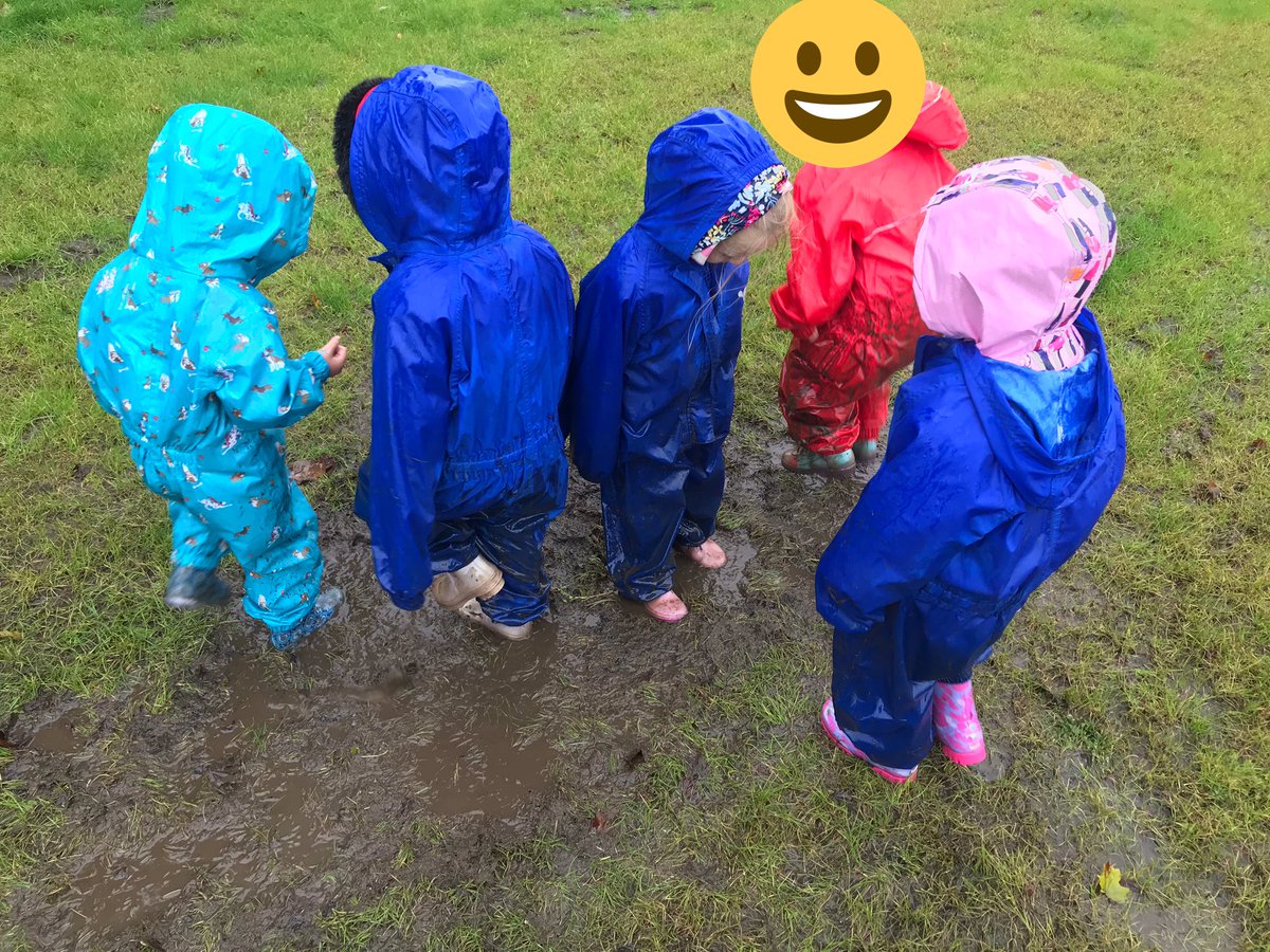 BonnyparkELC's tweet image. The green group went puddle hunting! The green group found big muddy puddles to jump it! “It’s muddy puddles!” #outdoorplay #puddlesplashing