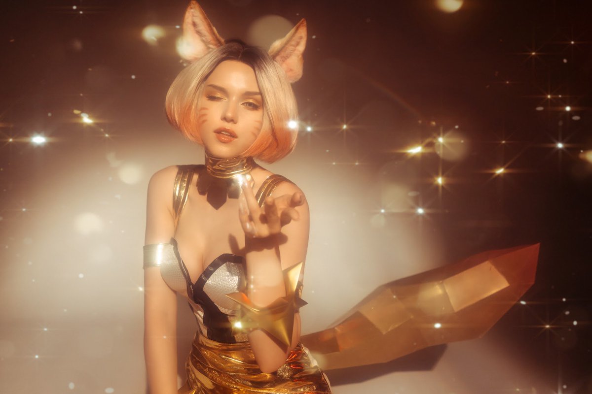 shirogane__sama's tweet photo. And my gold Goddess- Prestige KDA Ahri 💄🌟

One of my fav photosets ever 💫

#KDA #KDACOMEBACK #KDACOMEBACK #kdaahri #ahei #cosplay #kdacosplay https://t.co/Fu6qMmwC16