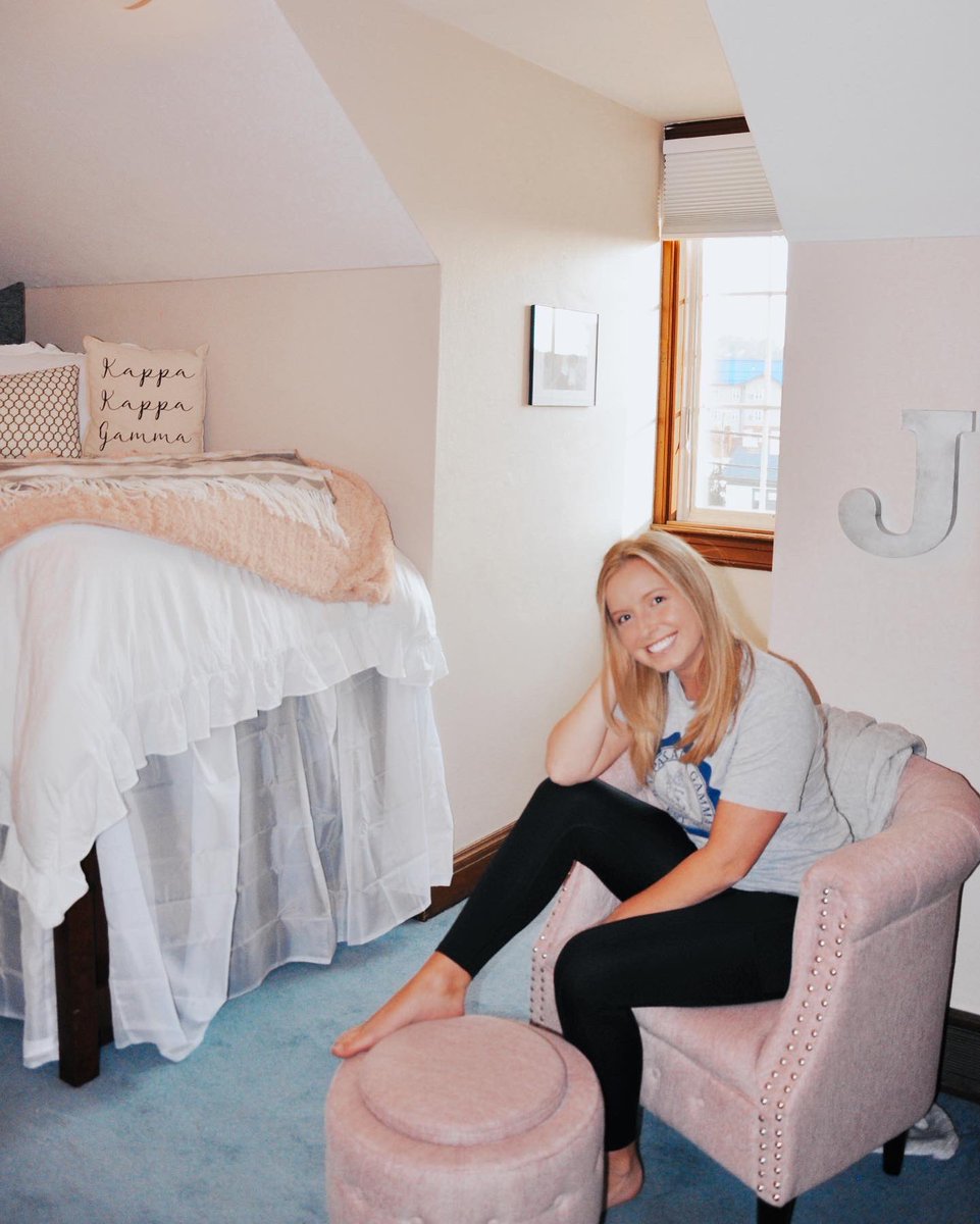 Classes have officially started and we are all moved into our beautiful home!!⚜️🦋✨ Wishing all of our sisters a safe, successful and fabulous semester!!🤍