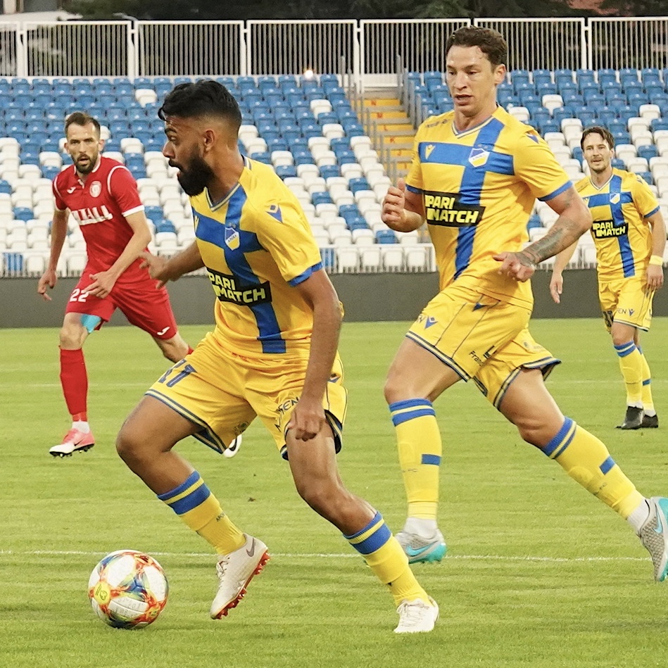 apoelfcofficial's tweet photo. Έναρξη στο 2ο ημίχρονο.
#SCGjilani 0-0 #APOELFC
#UEL #GJILvAPO #apoelfclive https://t.co/7pHlUeVnU4