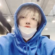 Hongjoong as la línea 2 (Azul) del Metro.-Todos la ubican aunque sea por el nombre.-Amada por unos, odiada por otros.-Parece que nadie se da cuenta de lo importante que es.-Literal se cae la ciudad sin ella.