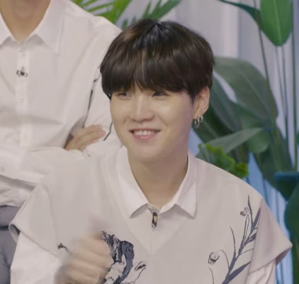 An interviewer mentioned that he is a fan of D2 and Yoongi got like this