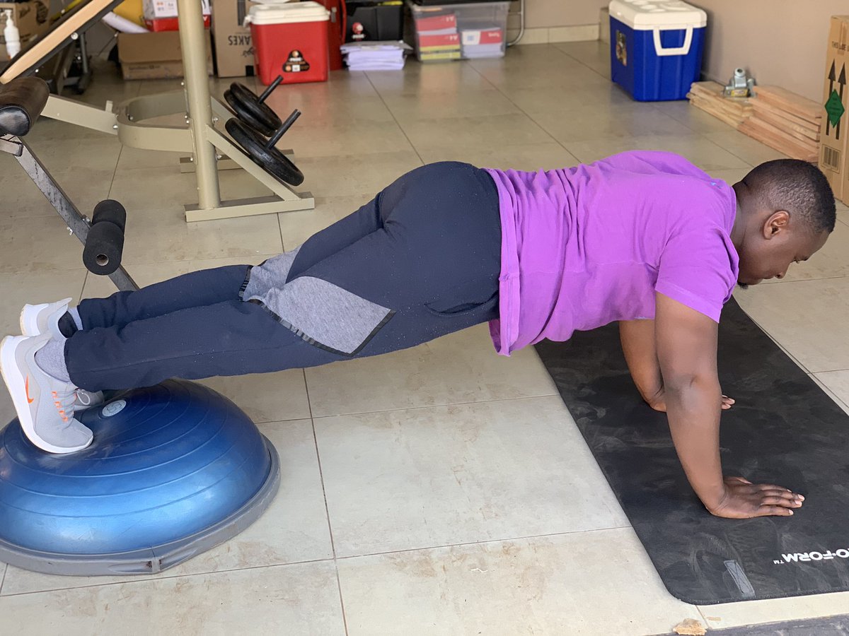 audas_vanschoor's tweet photo. We still online ππΎββοΈπ¨
.
.
#PutInTheWork β#YouGetBetter ππ½
#TRAININGTHURSDAY #Winter #Motivation #WorkThisWinter #StartNow #DoItNow #functionaltraining #gym #Fitspo #Consistency
#Avsfitness #Avsfitnessteam #AvsIsOnline #AvsGear #AvsfitnessFitfast #WeAreAvsFitness #TeamAvs https://t.co/kDwFZTooQD