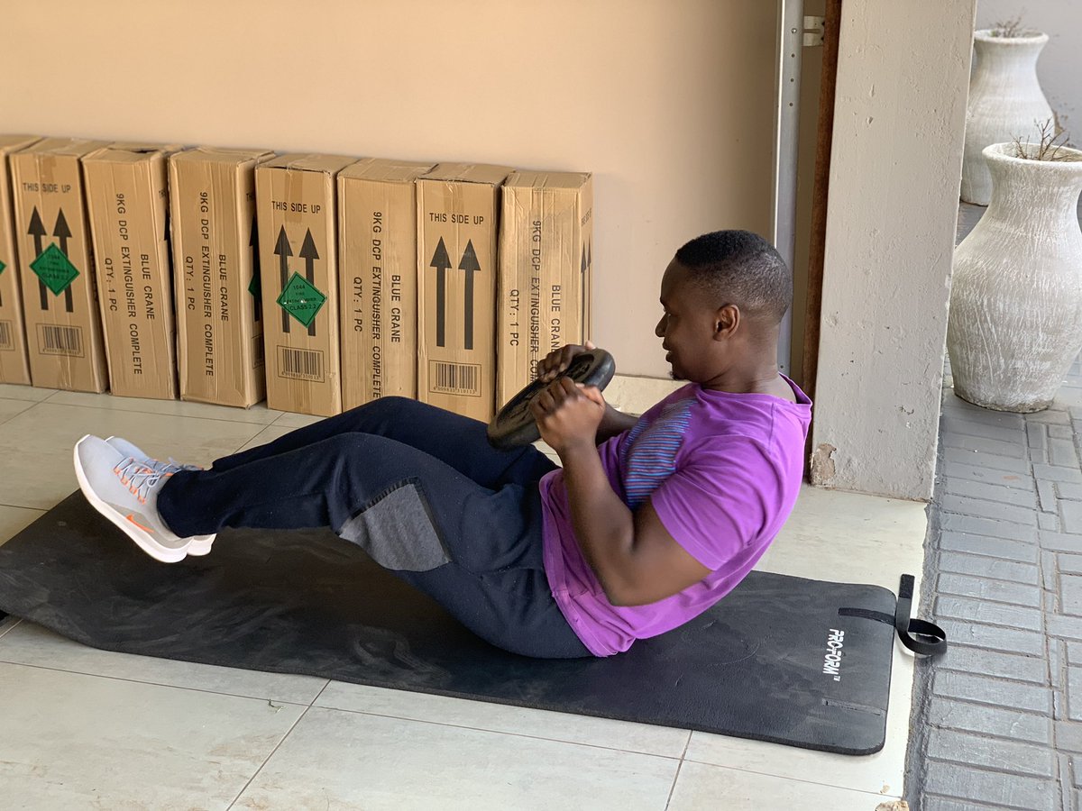audas_vanschoor's tweet photo. We still online ππΎββοΈπ¨
.
.
#PutInTheWork β#YouGetBetter ππ½
#TRAININGTHURSDAY #Winter #Motivation #WorkThisWinter #StartNow #DoItNow #functionaltraining #gym #Fitspo #Consistency
#Avsfitness #Avsfitnessteam #AvsIsOnline #AvsGear #AvsfitnessFitfast #WeAreAvsFitness #TeamAvs https://t.co/kDwFZTooQD