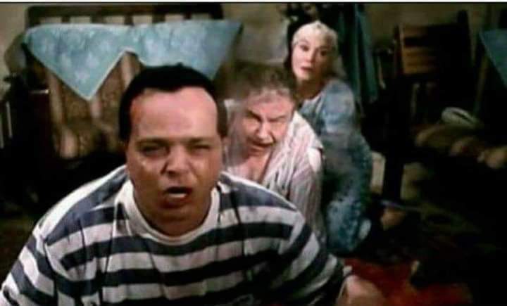 اشهدي يا مصر 
عايش  بقالي كام سنه فيكي ولس عارف ان "ابو الهول"  ست