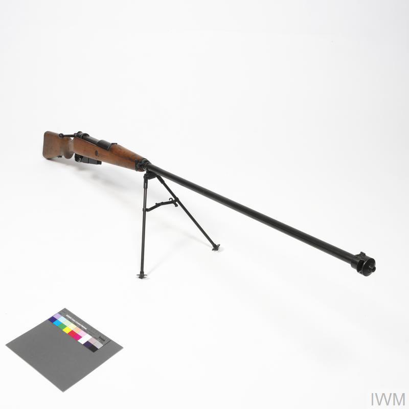 Polish Military TOTD: kb wz. 35 was an antitank rifle designed by the talented Józef Maroszek in 1935. It had a muzzle velocity of almost 4200 fps and proved very effective against Nazi armor.  @MikePerryavatar  @KrzysztofCam  @SilenceInPolish  @policies4poland  @I_W_M  @OctaneJames