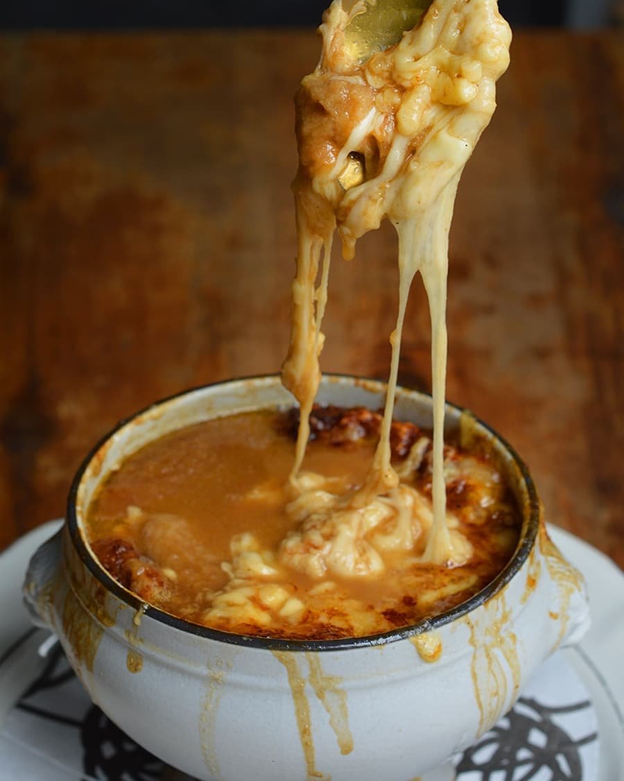 🤤🔥Así nos quedamos al ver la tradicional Sopa de Cebolla, una delicia caliente cubierta con queso Gruyere y Parmesano Reggiano de <a href="/Frenchie_mx/">Frenchie</a>

Recuerda que su menú especial de cocina francesa estará disponible en nuestra casa solo por 2 meses. ⁣
Nos vemos en📍Zacatecas 139⁣