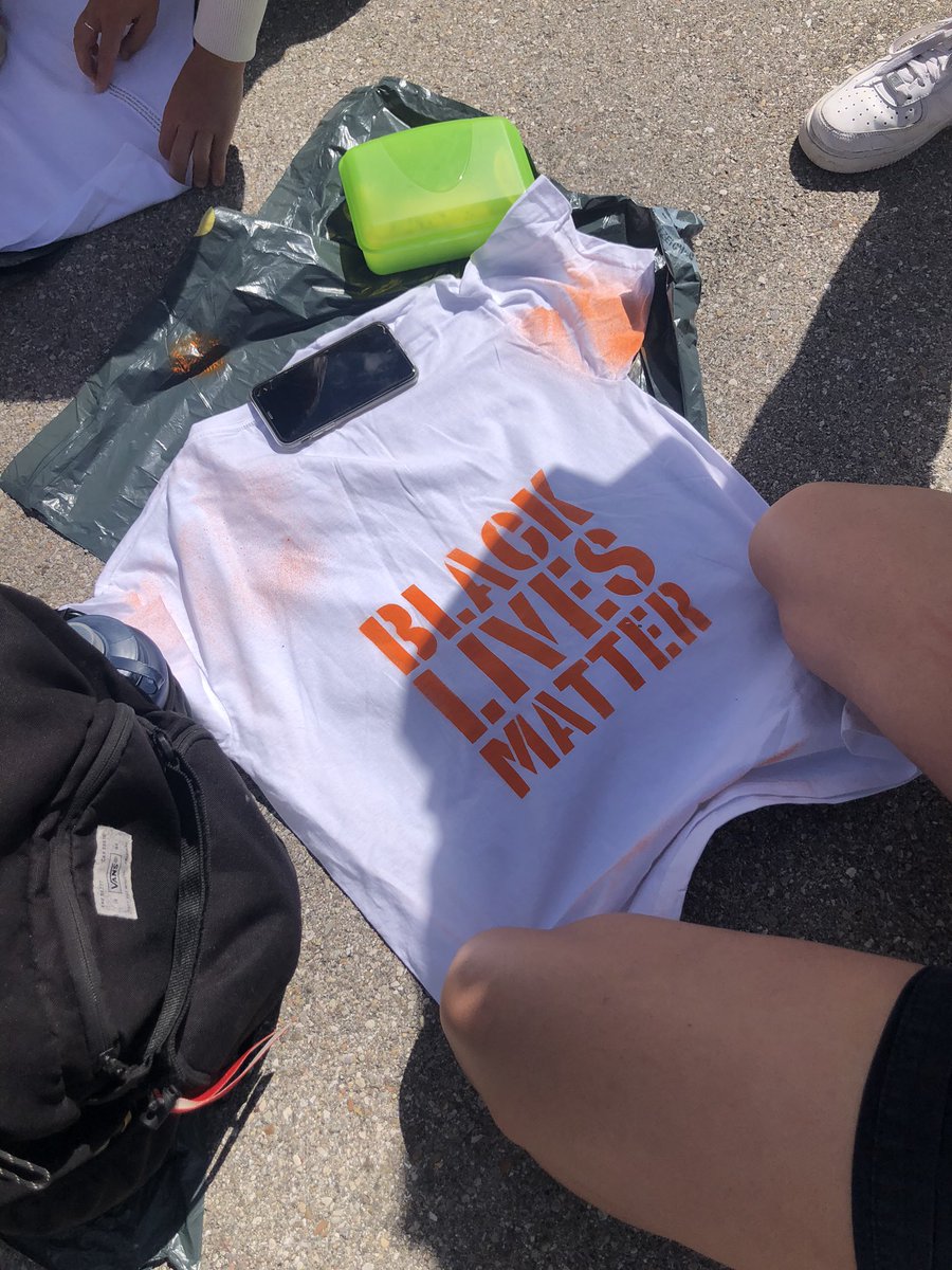 BburkeB's tweet photo. Well done to the Senior Years student council - great initiative and super way to raise awareness #mismakerlab @MunichIntSchool https://t.co/WmVtd4Fbs1
