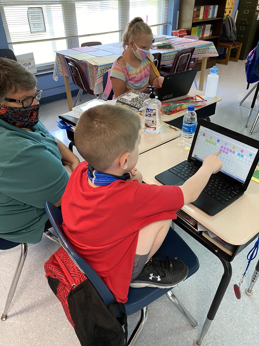 crluckadoo13's tweet photo. These kids ROCKED 3 digit subtraction with regrouping! We are a class of “choice”! Your child has the option to pick the strategy that works best for them! Today I saw tens frame, base ten blocks &amp; even standard algorithm! #4thgrade #mathematicians #singaporemath #MCS https://t.co/RMqybPTsLd