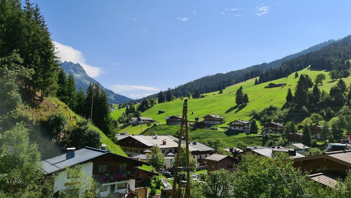 SoerenMuench's tweet photo. 6. Tag: #Wanderung #Dienten in Richtung #Steinbockalm, dann über #Lettenalm, #Klingspitz, #Reicheralm, #Jausenstation #Grünegg zurück.
Super Strecke + grandioser #Aussicht
#Hochkönig #Mühlbach #TravelBlog #TravelBlogger #Sommer2020 @we_love_austria @salzburg_info #Aldiana https://t.co/ANEoDL7cXQ