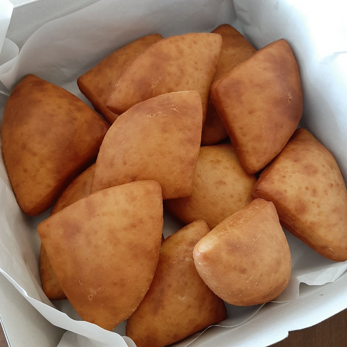 TheRollingPin7's tweet photo. Fresh &amp; Hot Mahamris! #qualityyoucantrust 

Kindly DM for orders or queries. 
We Deliver! 🚚

#mumpreneur #homebaker #nairobibaker #mahamri #MAHAMRI #egglessmahamri #freshlymade #qualityyoucantaste #nofilter #wedeliver🚐🚙 #kileleshwa #nairobi #kenya🇰🇪 https://t.co/GTcx6uRZW8