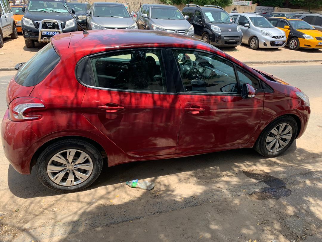 Aywa_store's tweet photo. ✨PEUGEOT 208 2014✨
Diesel Manuel
65000km
Grand écran
Prix : 3.950.000 FCFA
#Aywa #AywaSN #SunuAuto https://t.co/CEfv5ifQny