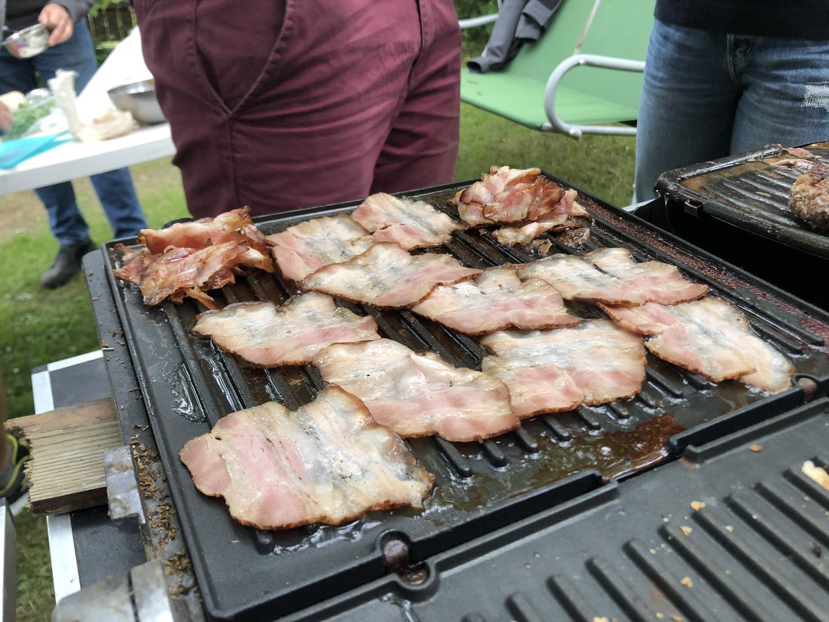 Commity.cz tweet media