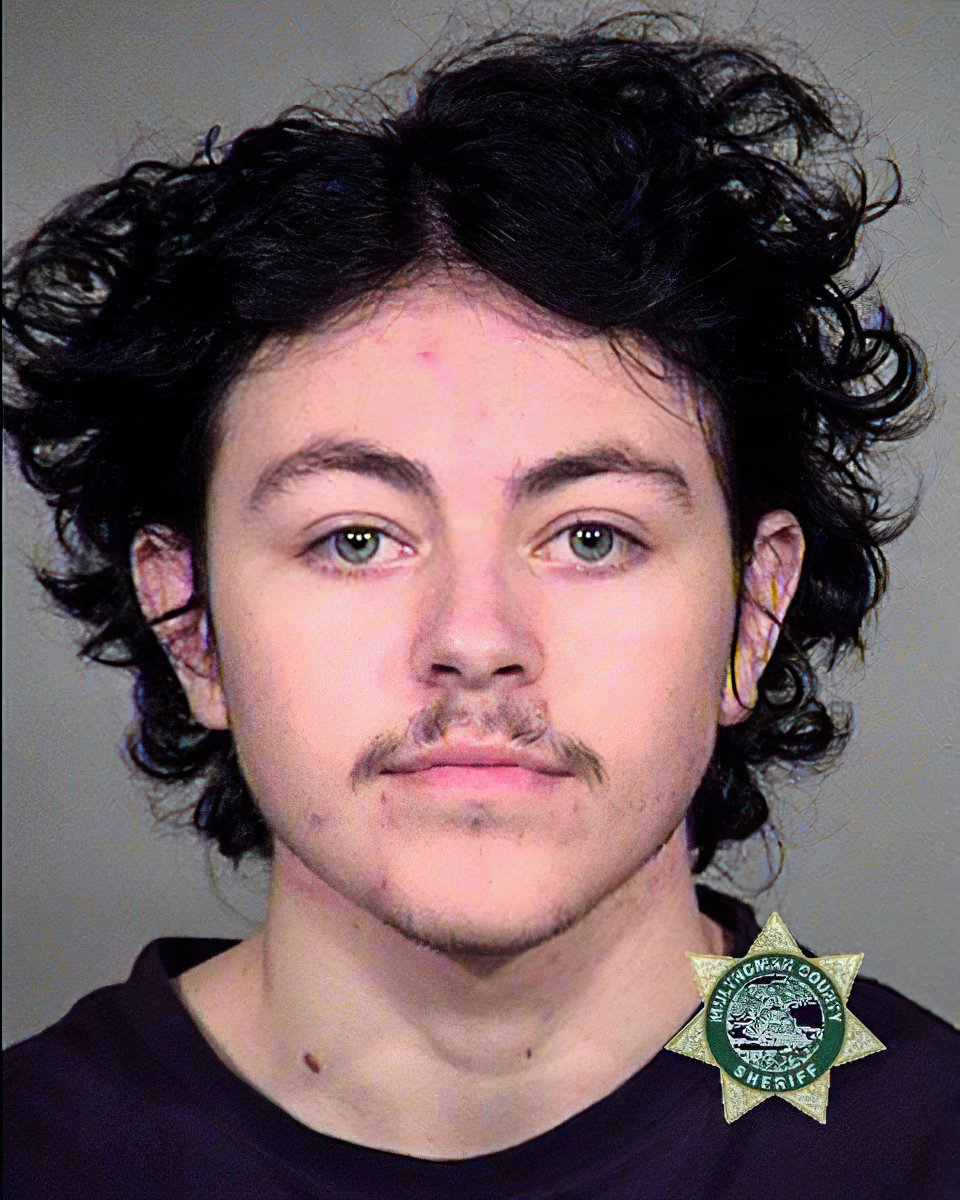 Arrested at the violent Portland  #antifa riot & quickly released without bail:Kelsey Anderson, 30, harassment, resisting arrest & more  https://archive.vn/KpnLu Jackalyn Grant, a female to male transsexual, 22, arrested again & charged w/multiple offenses  https://archive.vn/92IaQ 